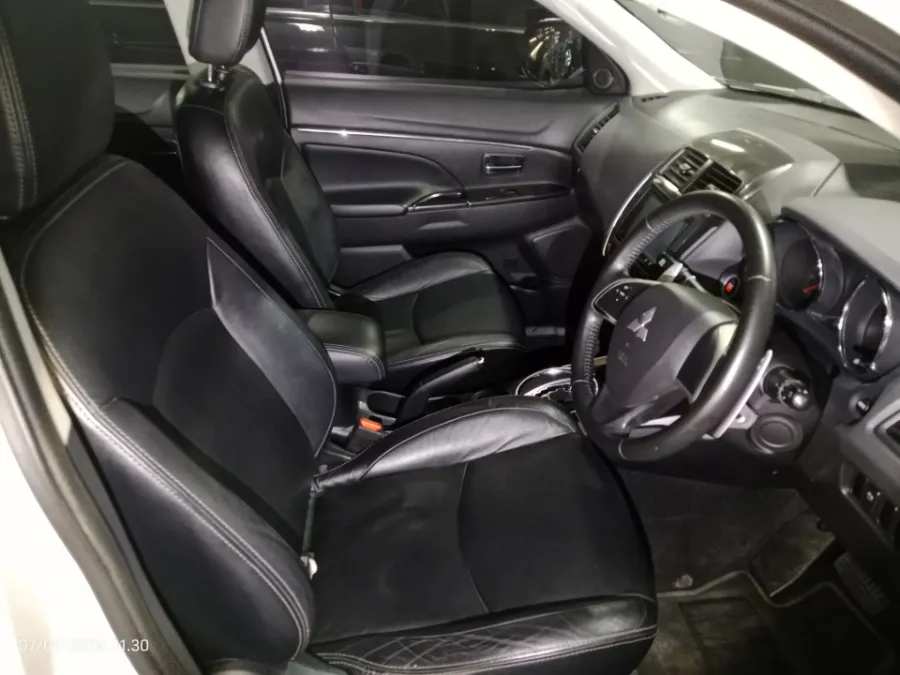 Foto Mobil Bekas Kabin Depan Mitsubishi Outlander Sport 2.0 PX tahun 2018