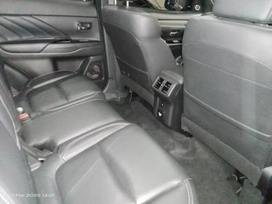 Foto Mobil Bekas Kabin Belakang Mitsubishi Outlander Sport 2.4 tahun 2019