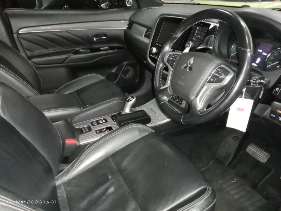 Foto Mobil Bekas Kabin Depan Mitsubishi Outlander Sport 2.4 tahun 2019