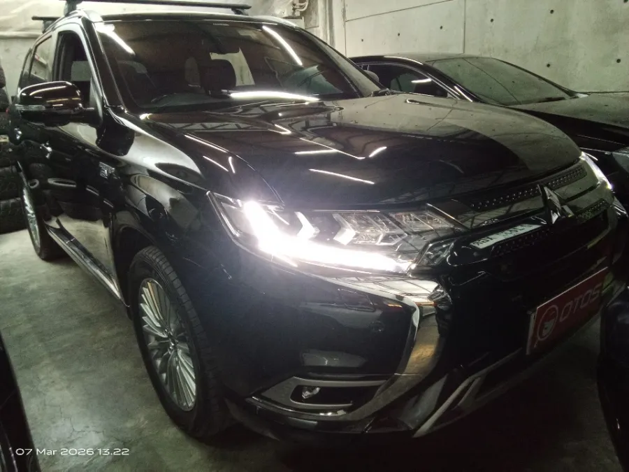 Foto Mobil Bekas Kanan Depan Mitsubishi Outlander Sport 2.4 tahun 2019