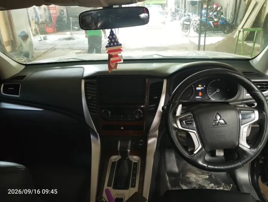 Foto Mobil Bekas Dashboard Mitsubishi Pajero Sport 2.4 Dakar tahun 2016