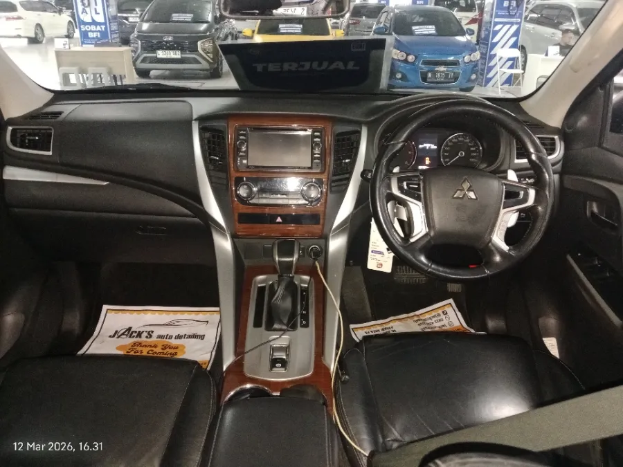 Foto Mobil Bekas Dashboard Mitsubishi Pajero Sport 2.4 Dakar tahun 2017
