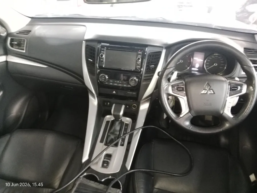 Foto Mobil Bekas Dashboard Mitsubishi Pajero Sport 2.4 Dakar tahun 2018