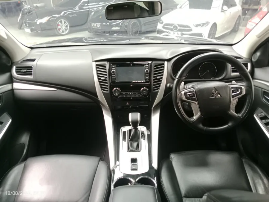 Foto Mobil Bekas Dashboard Mitsubishi Pajero Sport 2.4 Dakar tahun 2018