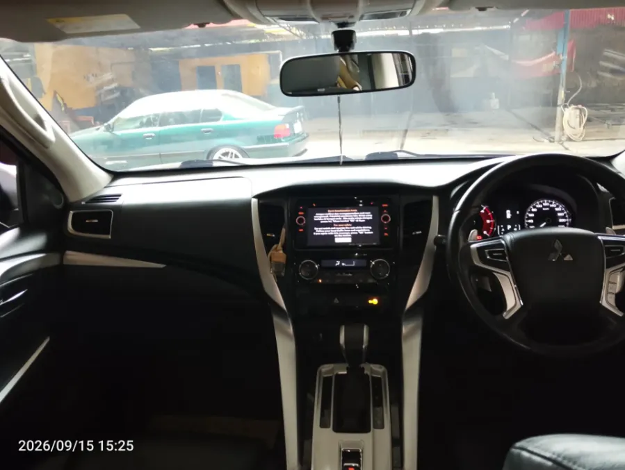 Foto Mobil Bekas Dashboard Mitsubishi Pajero Sport 2.4 Dakar tahun 2018