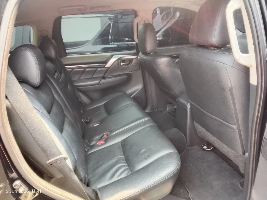 Foto Mobil Bekas Kabin Belakang Mitsubishi Pajero Sport 2.4 Dakar tahun 2018