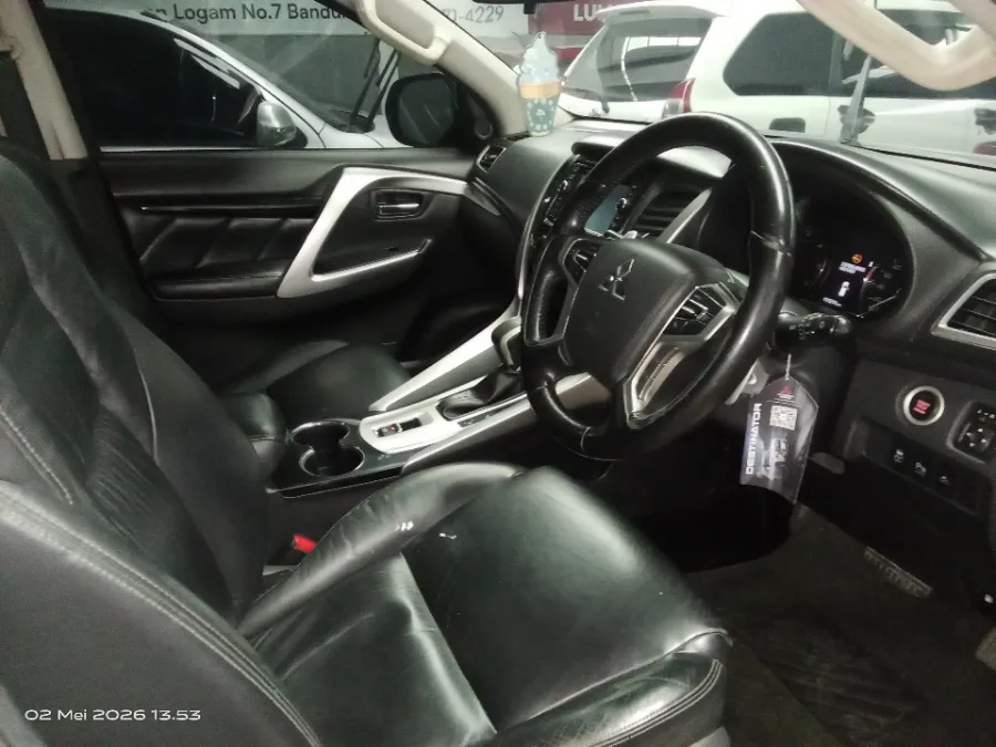 Foto Mobil Bekas Kabin Depan Mitsubishi Pajero Sport 2.4 Dakar tahun 2018