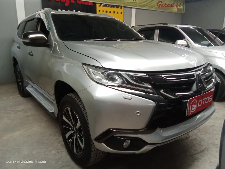 Foto Mobil Bekas Kanan Depan Mitsubishi Pajero Sport 2.4 Dakar tahun 2018