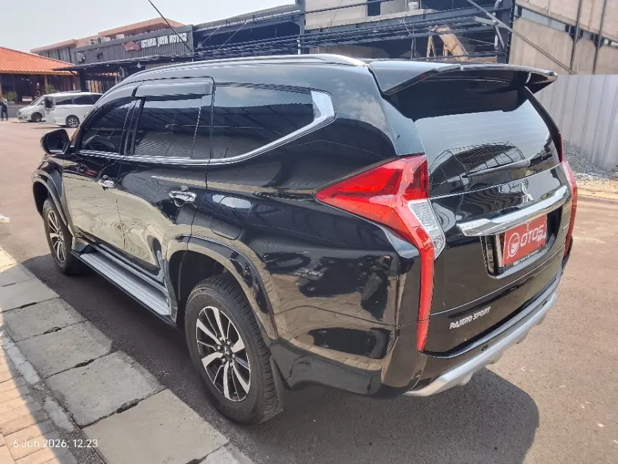 Foto Mobil Bekas Kiri Belakang Mitsubishi Pajero Sport 2.4 Dakar tahun 2018