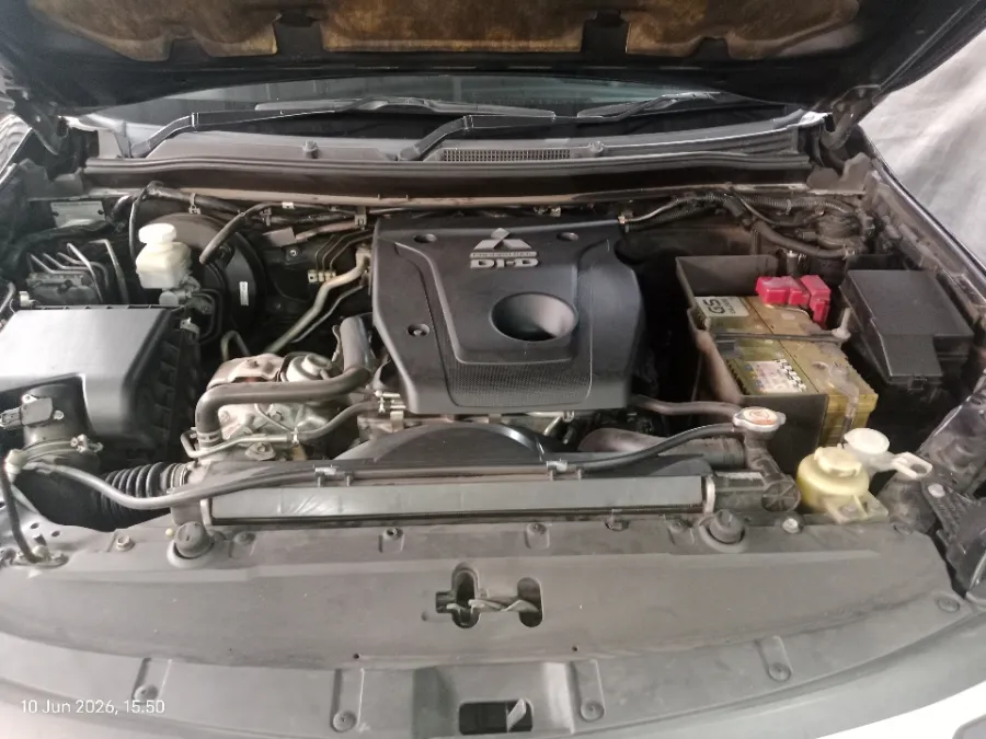 Foto Mobil Bekas Mesin Mitsubishi Pajero Sport 2.4 Dakar tahun 2018