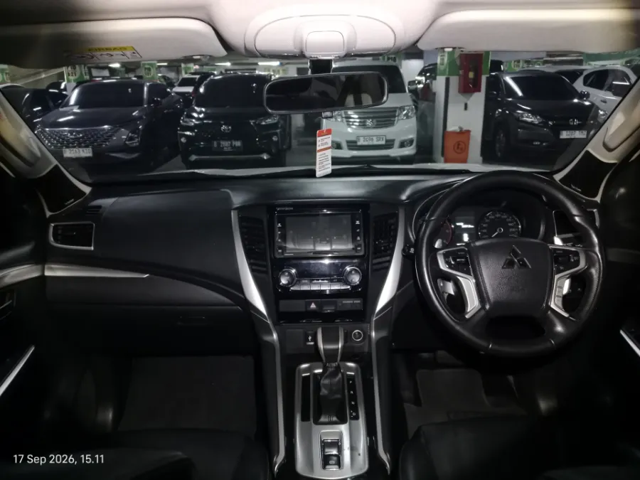 Foto Mobil Bekas Dashboard Mitsubishi Pajero Sport 2.4 Dakar tahun 2020