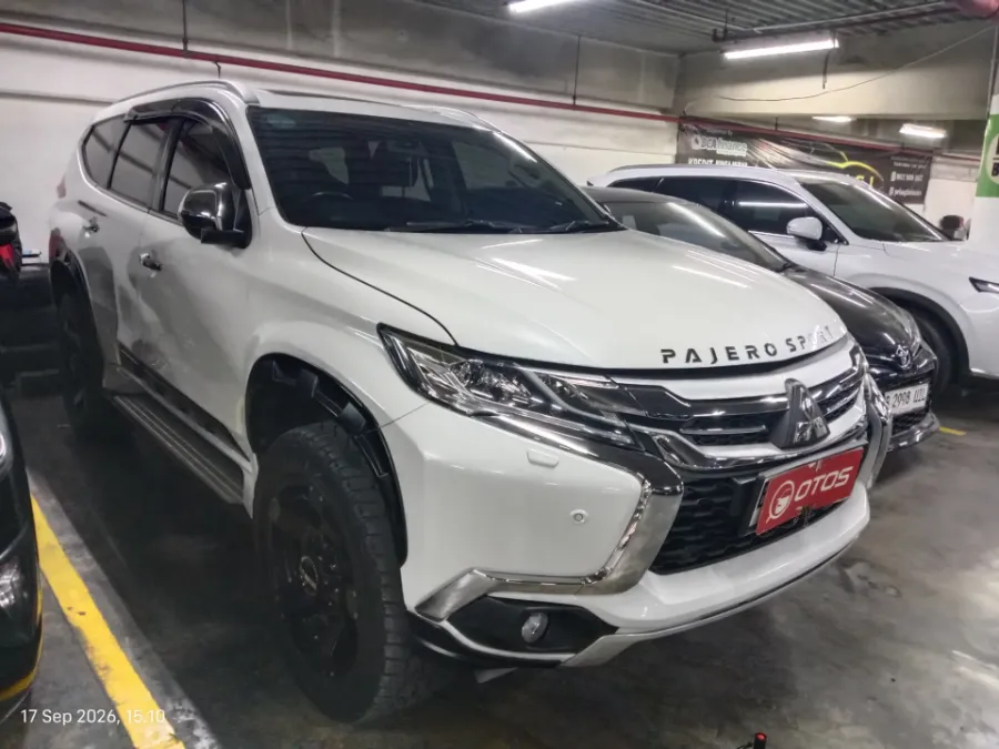 Foto Mobil Bekas Kanan Depan Mitsubishi Pajero Sport 2.4 Dakar tahun 2020