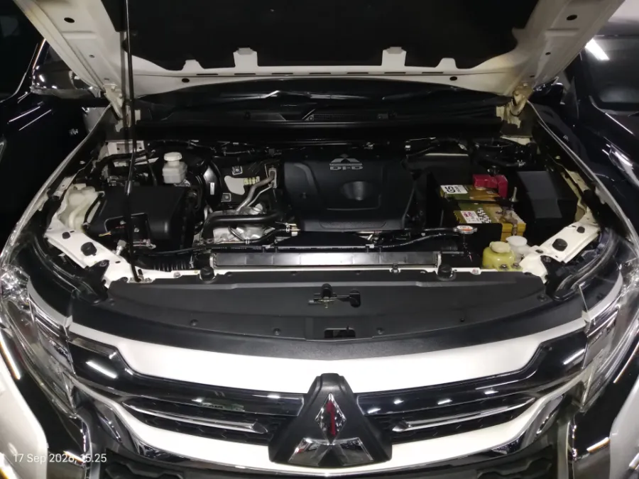 Foto Mobil Bekas Mesin Mitsubishi Pajero Sport 2.4 Dakar tahun 2020