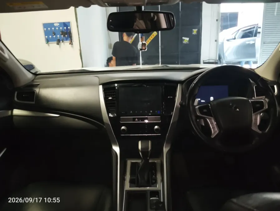 Foto Mobil Bekas Dashboard Mitsubishi Pajero Sport 2.4 Dakar tahun 2022