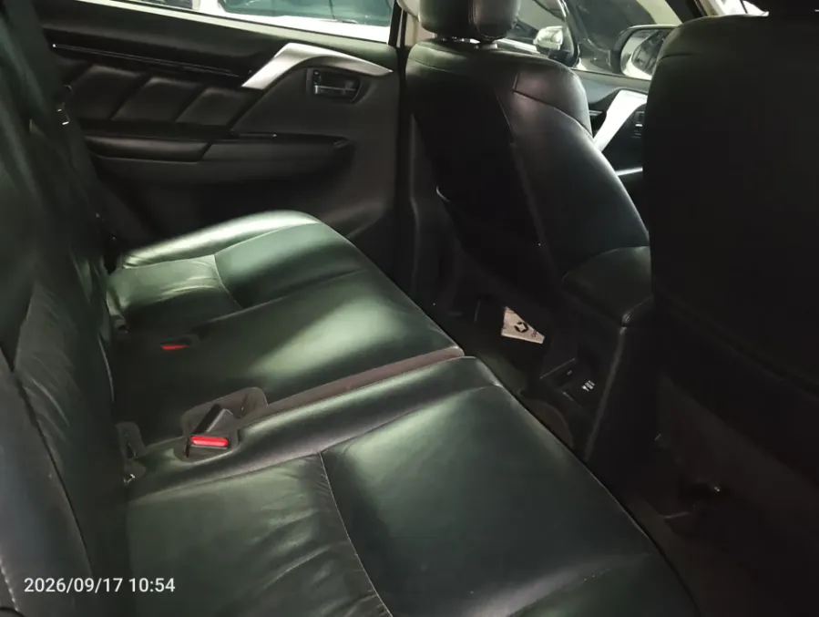Foto Mobil Bekas Kabin Belakang Mitsubishi Pajero Sport 2.4 Dakar tahun 2022