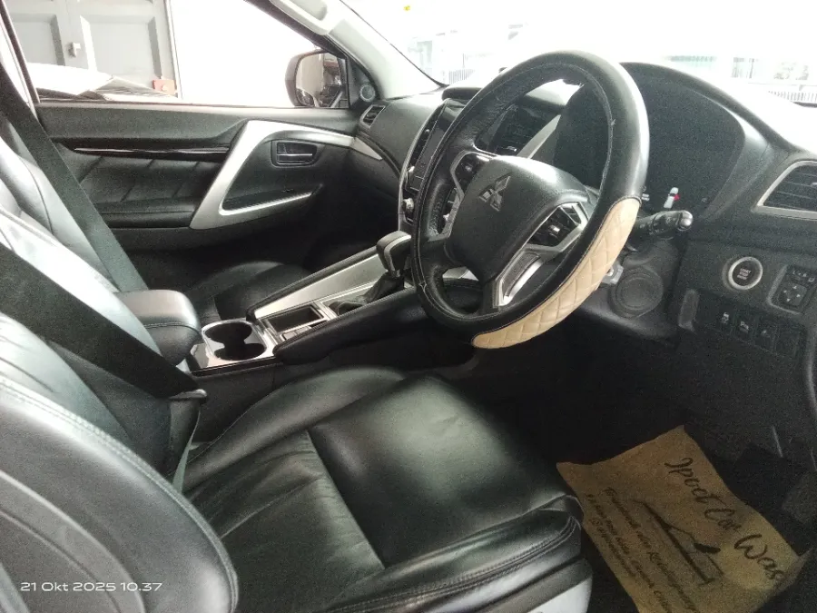 Foto Mobil Bekas Kabin Depan Mitsubishi Pajero Sport 2.4 Dakar tahun 2022