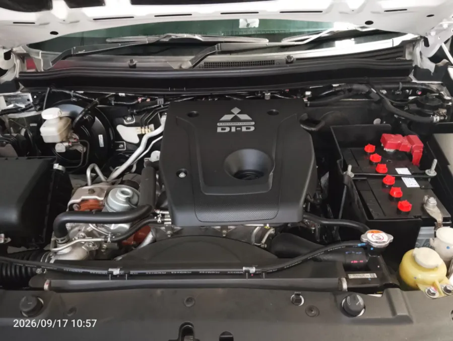 Foto Mobil Bekas Mesin Mitsubishi Pajero Sport 2.4 Dakar tahun 2022