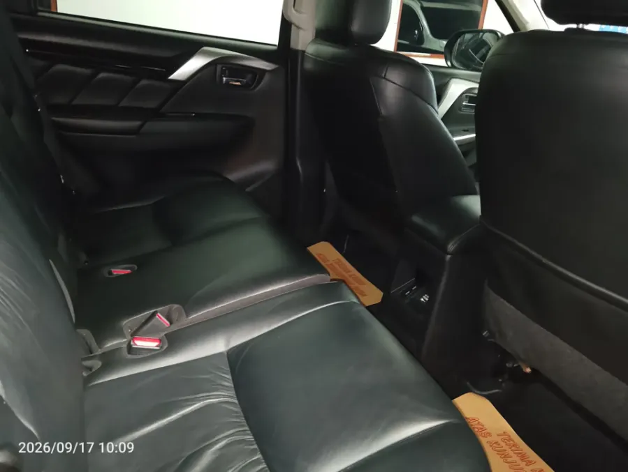 Foto Mobil Bekas Kabin Belakang Mitsubishi Pajero Sport 2.4 Dakar tahun 2023