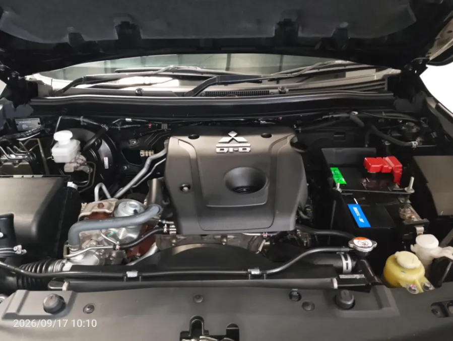 Foto Mobil Bekas Mesin Mitsubishi Pajero Sport 2.4 Dakar tahun 2023
