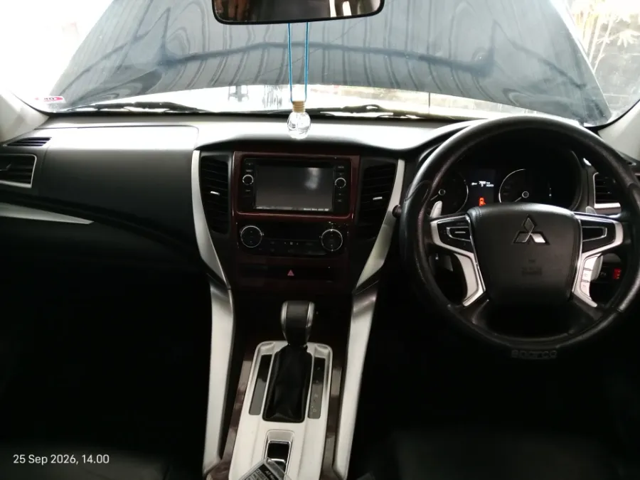 Foto Mobil Bekas Dashboard Mitsubishi Pajero Sport 2.4 Dakar 4X2 tahun 2016