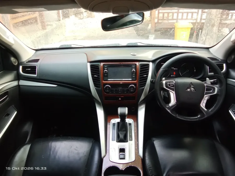 Foto Mobil Bekas Dashboard Mitsubishi Pajero Sport 2.4 Dakar 4X2 tahun 2016