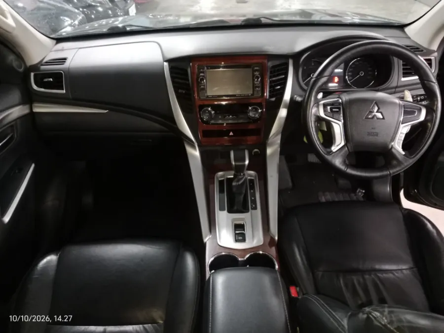 Foto Mobil Bekas Dashboard Mitsubishi Pajero Sport 2.4 Dakar 4X2 tahun 2016