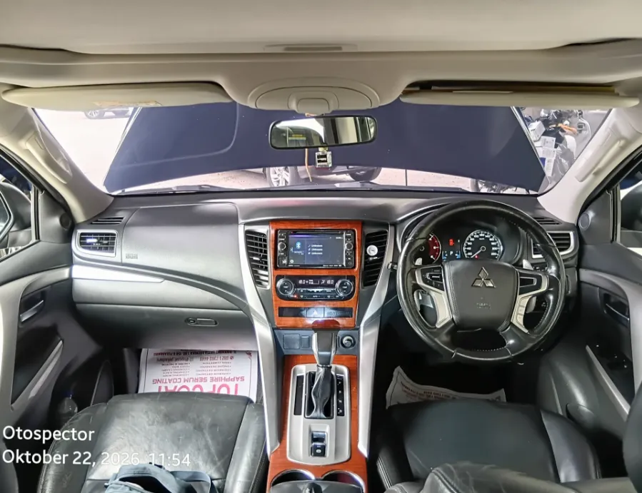 Foto Mobil Bekas Dashboard Mitsubishi Pajero Sport 2.4 Dakar 4X2 tahun 2016