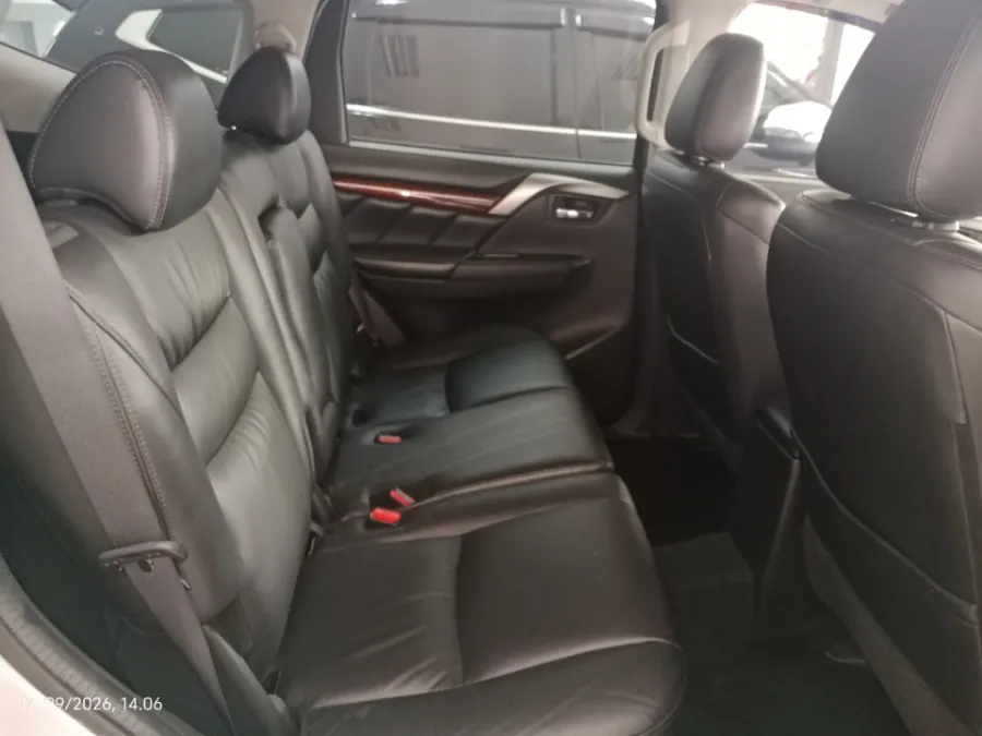 Foto Mobil Bekas Kabin Belakang Mitsubishi Pajero Sport 2.4 Dakar 4X2 tahun 2016