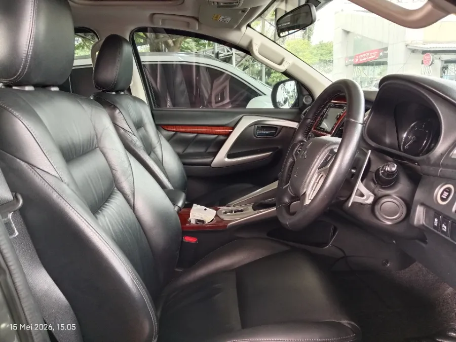 Foto Mobil Bekas Kabin Depan Mitsubishi Pajero Sport 2.4 Dakar 4X2 tahun 2016