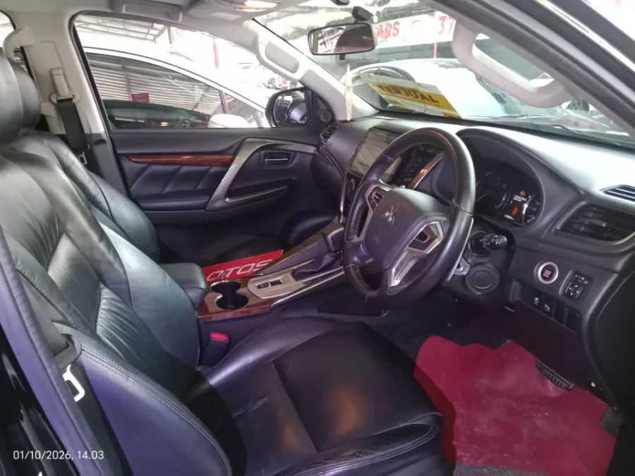 Foto Mobil Bekas Kabin Depan Mitsubishi Pajero Sport 2.4 Dakar 4X2 tahun 2016