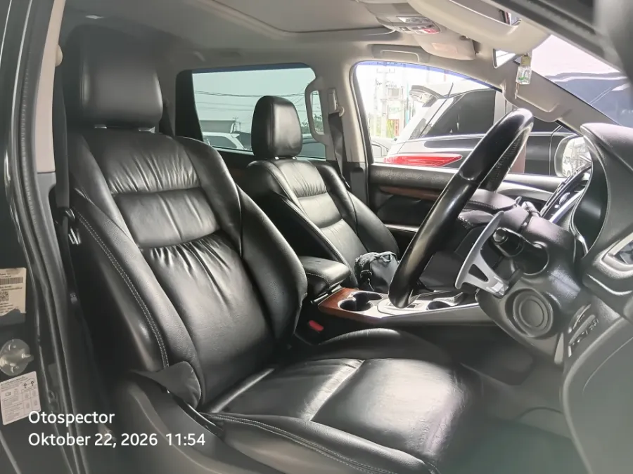 Foto Mobil Bekas Kabin Depan Mitsubishi Pajero Sport 2.4 Dakar 4X2 tahun 2016