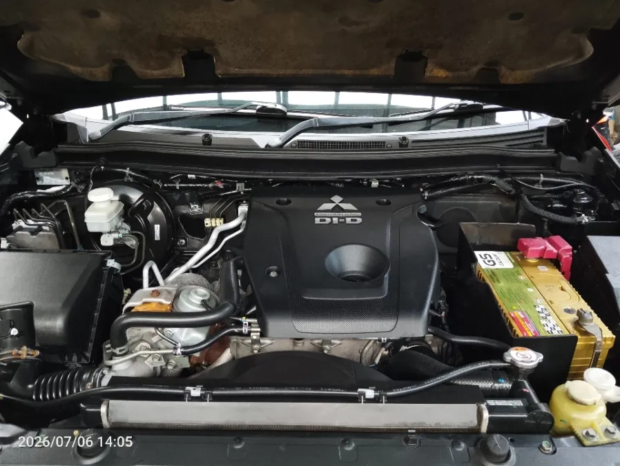 Foto Mobil Bekas Mesin Mitsubishi Pajero Sport 2.4 Dakar 4X2 tahun 2016