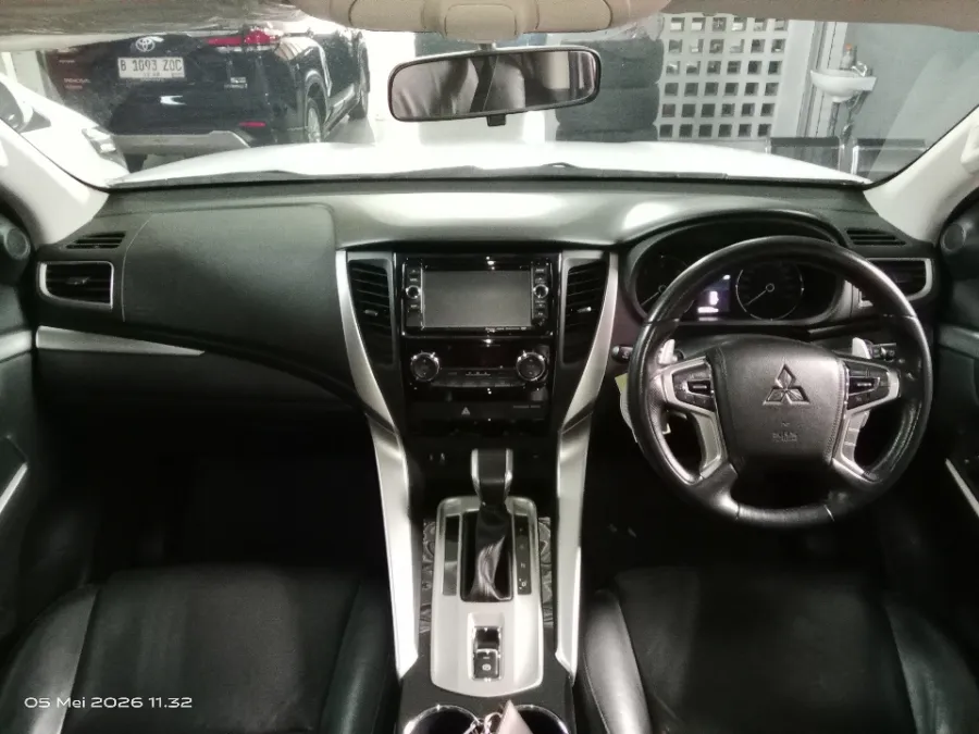 Foto Mobil Bekas Dashboard Mitsubishi Pajero Sport 2.4 Dakar 4X2 tahun 2017