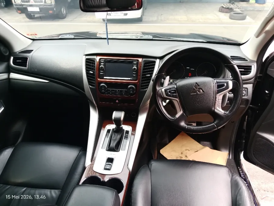 Foto Mobil Bekas Dashboard Mitsubishi Pajero Sport 2.4 Dakar 4X2 tahun 2017