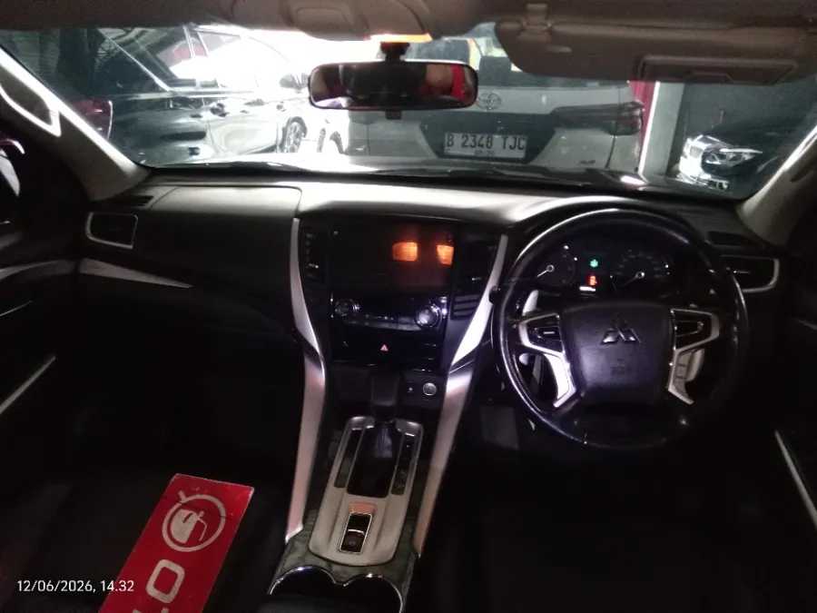 Foto Mobil Bekas Dashboard Mitsubishi Pajero Sport 2.4 Dakar 4X2 tahun 2017