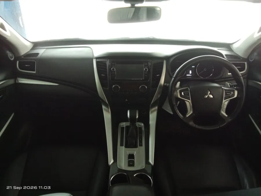Foto Mobil Bekas Dashboard Mitsubishi Pajero Sport 2.4 Dakar 4X2 tahun 2017