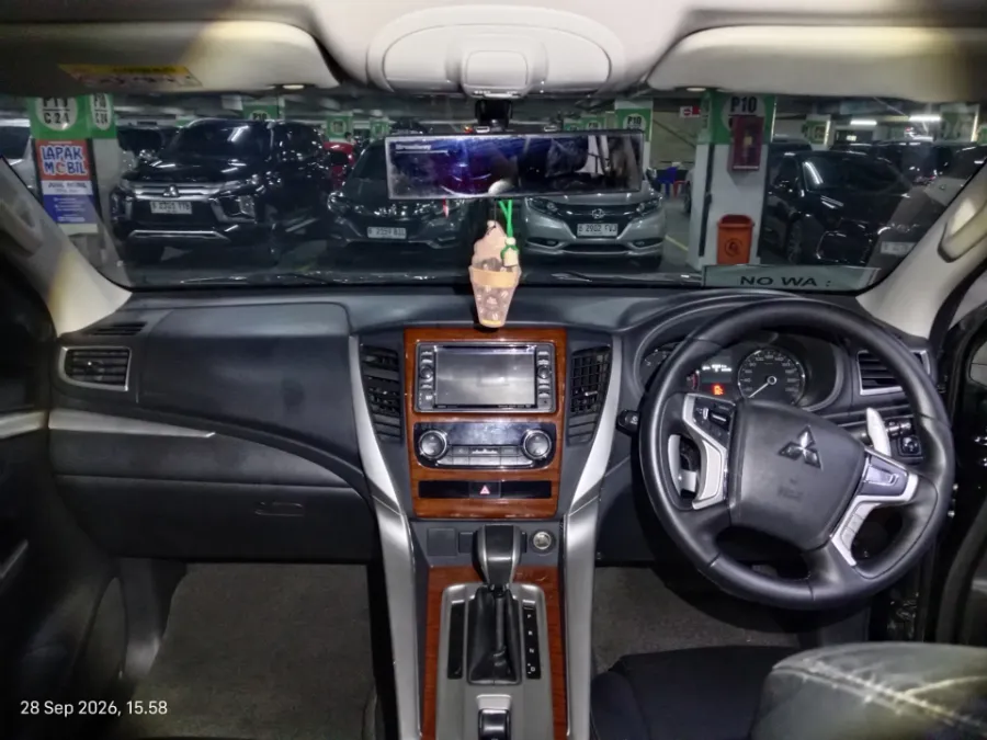Foto Mobil Bekas Dashboard Mitsubishi Pajero Sport 2.4 Dakar 4X2 tahun 2017