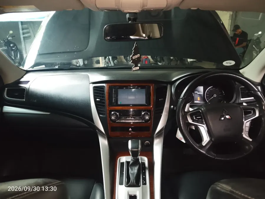 Foto Mobil Bekas Dashboard Mitsubishi Pajero Sport 2.4 Dakar 4X2 tahun 2017