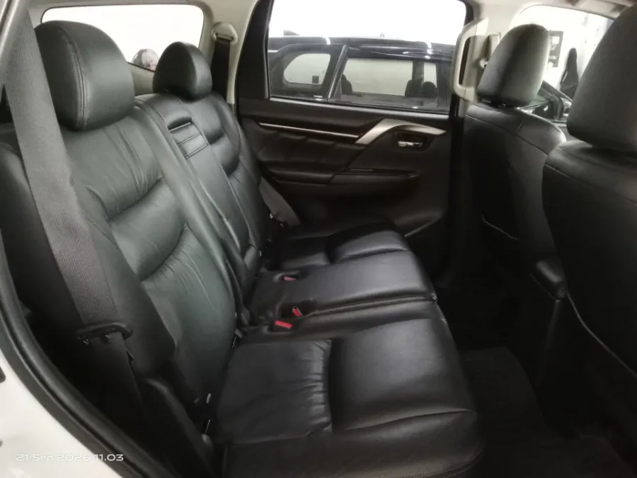 Foto Mobil Bekas Kabin Belakang Mitsubishi Pajero Sport 2.4 Dakar 4X2 tahun 2017