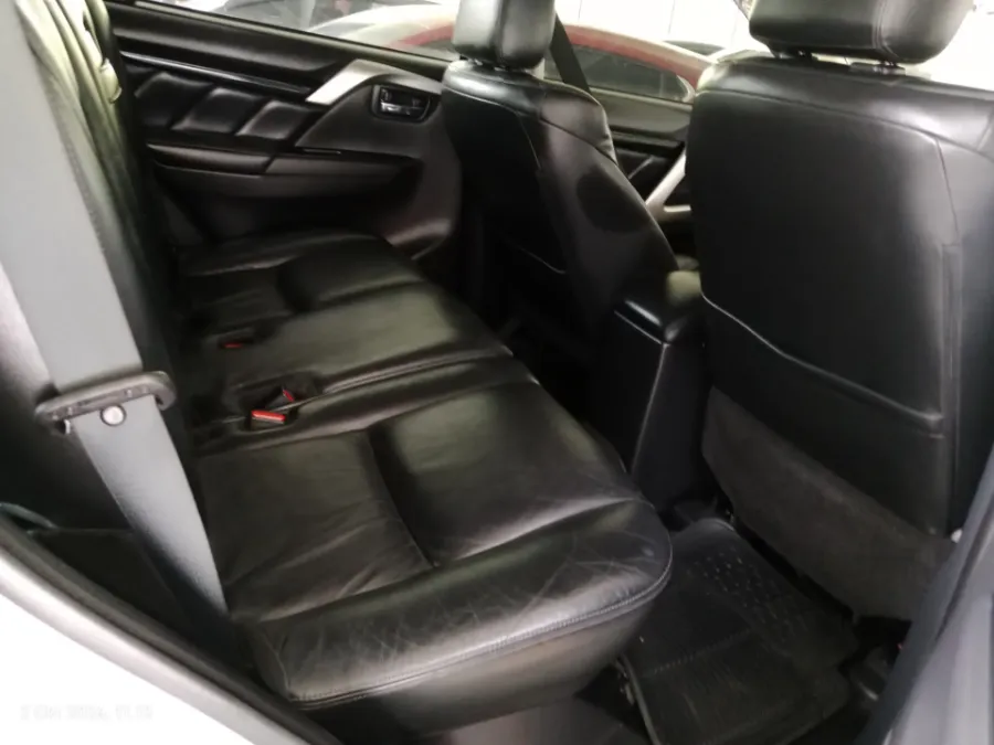 Foto Mobil Bekas Kabin Belakang Mitsubishi Pajero Sport 2.4 Dakar 4X2 tahun 2017