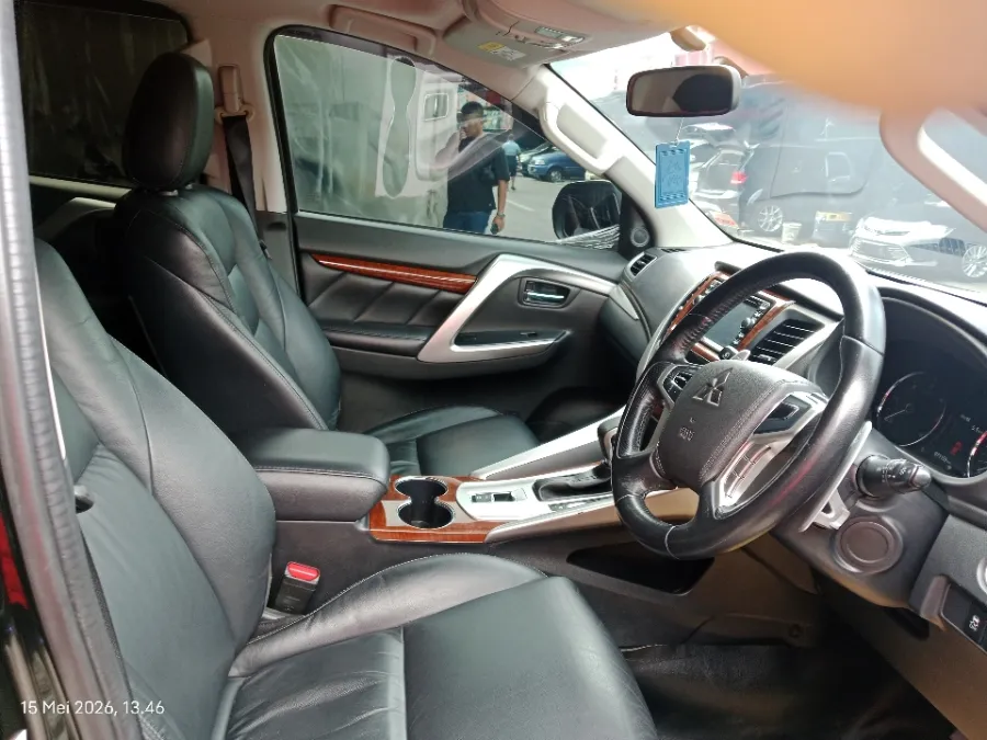 Foto Mobil Bekas Kabin Depan Mitsubishi Pajero Sport 2.4 Dakar 4X2 tahun 2017