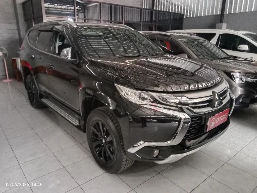 Foto Mobil Bekas Kanan Depan Mitsubishi Pajero Sport 2.4 Dakar 4X2 tahun 2017