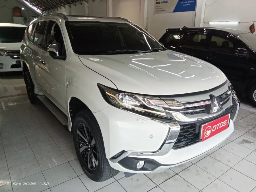 Foto Mobil Bekas Kanan Depan Mitsubishi Pajero Sport 2.4 Dakar 4X2 tahun 2017