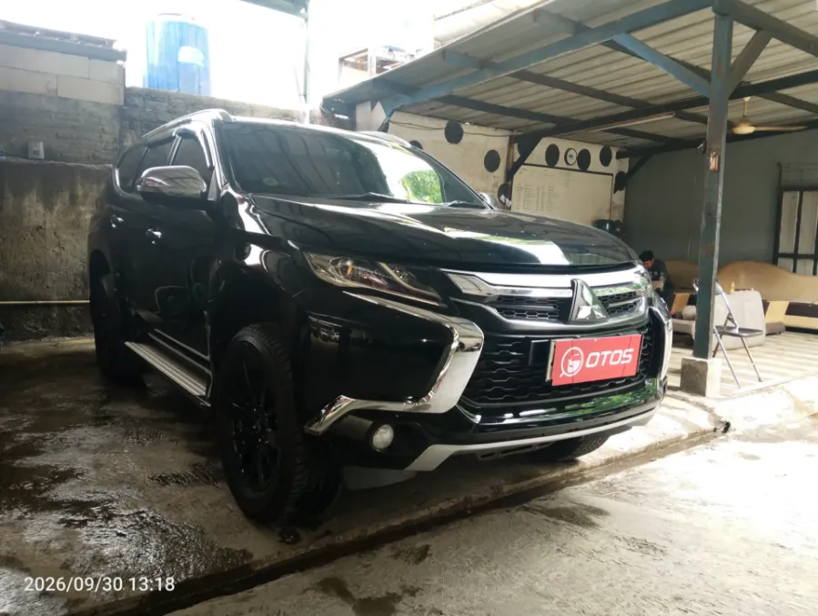 Foto Mobil Bekas Kanan Depan Mitsubishi Pajero Sport 2.4 Dakar 4X2 tahun 2017