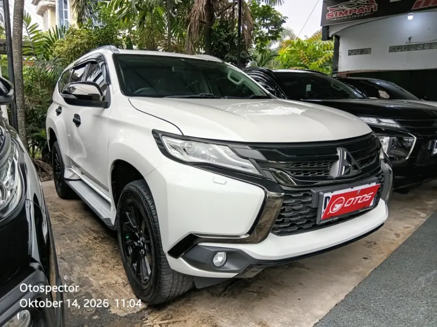 Foto Mobil Bekas Kanan Depan Mitsubishi Pajero Sport 2.4 Dakar 4X2 tahun 2017