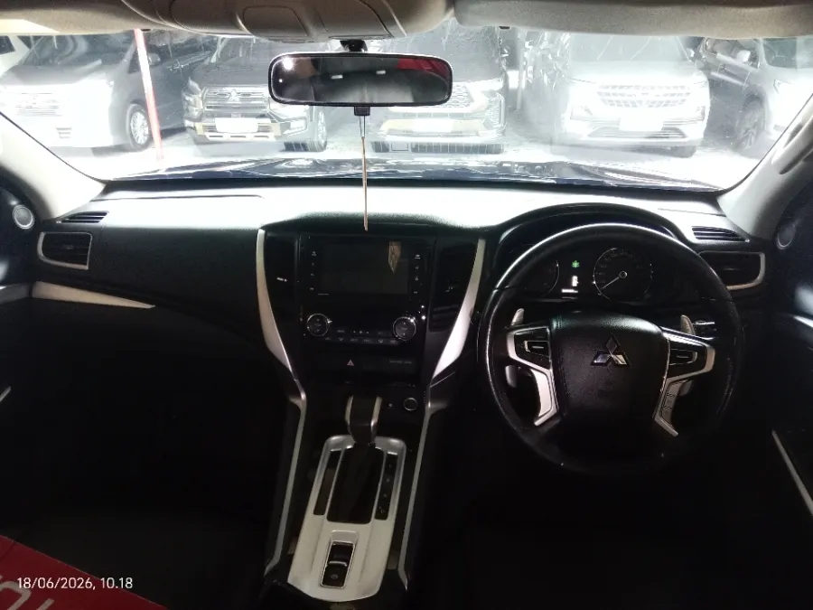 Foto Mobil Bekas Dashboard Mitsubishi Pajero Sport 2.4 Dakar 4X2 tahun 2018
