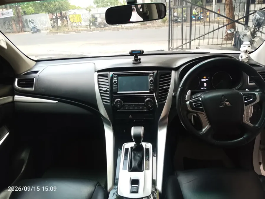 Foto Mobil Bekas Dashboard Mitsubishi Pajero Sport 2.4 Dakar 4X2 tahun 2018