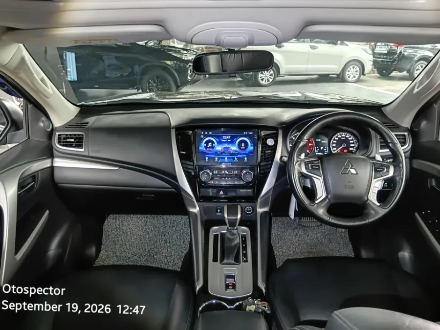 Foto Mobil Bekas Dashboard Mitsubishi Pajero Sport 2.4 Dakar 4X2 tahun 2018