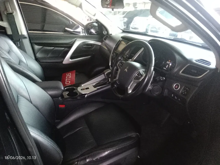 Foto Mobil Bekas Kabin Depan Mitsubishi Pajero Sport 2.4 Dakar 4X2 tahun 2018