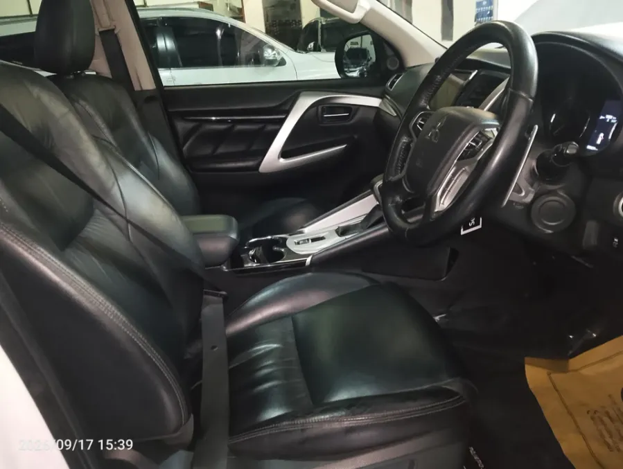 Foto Mobil Bekas Kabin Depan Mitsubishi Pajero Sport 2.4 Dakar 4X2 tahun 2018